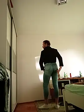 Snapshot of HouseOfCums chatting on September 17, 2025, 5:31 am HouseOfCums online show from September 17, 2025, 5:31 am