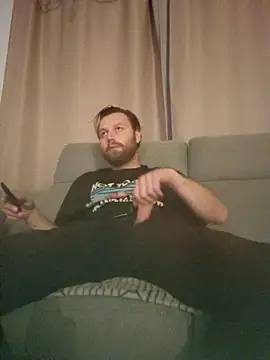 Snapshot of HouseOfCums chatting on October 20, 2025, 12:24 am HouseOfCums online show from October 20, 2025, 12:24 am