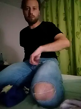 Snapshot of HouseOfCums chatting on September 26, 2025, 12:06 am HouseOfCums online show from September 26, 2025, 12:06 am