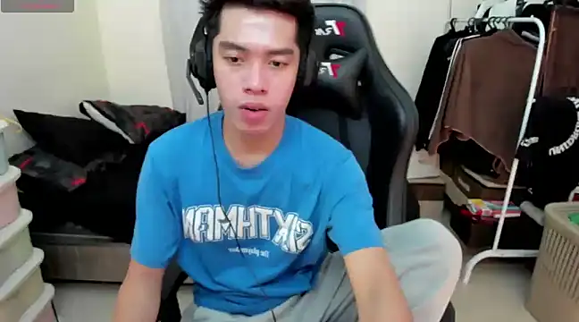 Lightjt04 online show from March 18, 2025, 11:31 pm