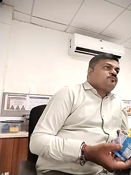 Snapshot of Desi_Londa_143 chatting on September 30, 2025, 4:18 am Desi Londa 143 online show from September 30, 2025, 4:18 am