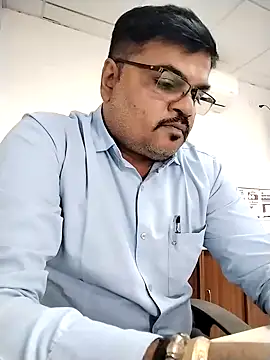 Snapshot of Desi_Londa_143 chatting on November 12, 2025, 6:28 am Desi Londa 143 online show from November 12, 2025, 6:28 am