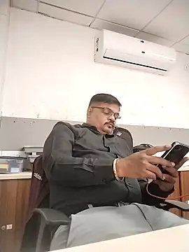 Snapshot of Desi_Londa_143 chatting on December 3, 2025, 4:46 am Desi Londa 143 online show from December 3, 2025, 4:46 am