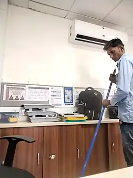 Snapshot of Desi_Londa_143 chatting on October 6, 2025, 4:13 am Desi Londa 143 online show from October 6, 2025, 4:13 am