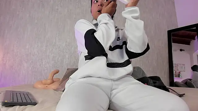 Snapshot of Eva_Zc chatting on November 6, 2025, 12:53 pm Eva Zc online show from November 6, 2025, 12:53 pm