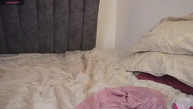 bunnycuteshy online show from July 21, 2026, 12:39 pm