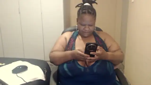 sweetnoziexx online show from October 29, 2025, 5:50 am