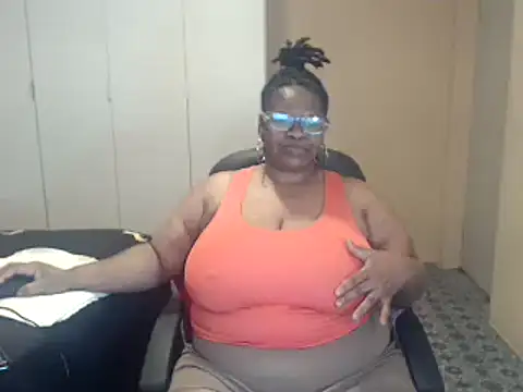 sweetnoziexx online show from November 2, 2025, 2:11 pm