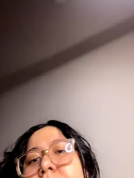 MsConejitaa online show from November 17, 2025, 1:04 pm