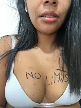 Snapshot of verenicehotxx chatting on February 5, 2025, 8:35 pm verenicehotxx online show from February 5, 2025, 8:35 pm