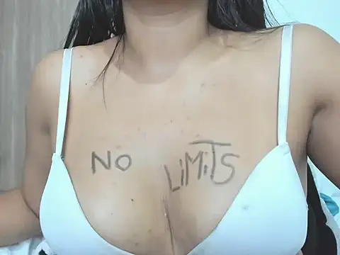 Snapshot of verenicehotxx chatting on March 12, 2025, 12:36 pm verenicehotxx online show from March 12, 2025, 12:36 pm