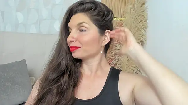 Azahara Amin  online show from April 6, 2026, 3:02 am