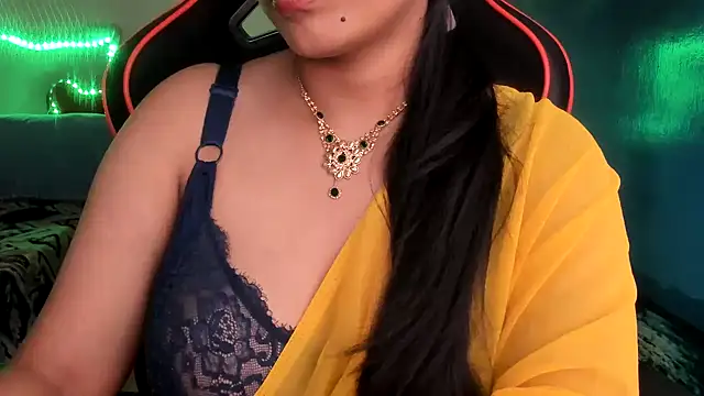 Snapshot of South_indian_tickly chatting on June 3, 2026, 2:33 pm South indian tickly online show from June 3, 2026, 2:33 pm