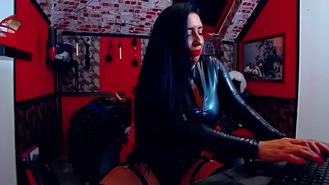 Snapshot of DommeBellatrix chatting on November 18, 2025, 3:59 pm DommeBellatrix online show from November 18, 2025, 3:59 pm