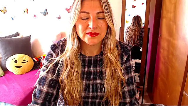 Jolie-Mature online show from November 19, 2025, 8:31 pm