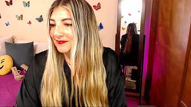 Snapshot of Jolie-Mature chatting on December 18, 2025, 8:12 pm Jolie-Mature online show from December 18, 2025, 8:12 pm