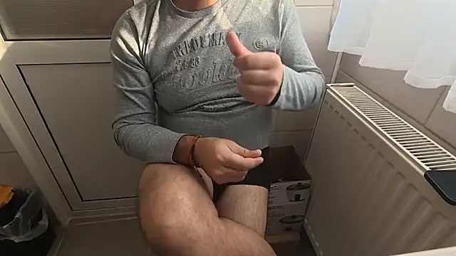 Snapshot of TigerOne19 chatting on December 21, 2025, 7:32 am TigerOne19 online show from December 21, 2025, 7:32 am