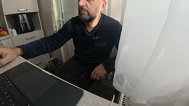 Snapshot of TigerOne19 chatting on January 12, 2026, 7:37 am TigerOne19 online show from January 12, 2026, 7:37 am