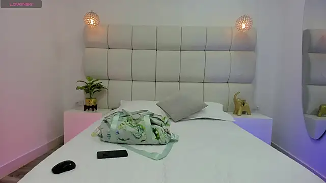 DanielleEvans  online show from September 26, 2025, 11:28 am