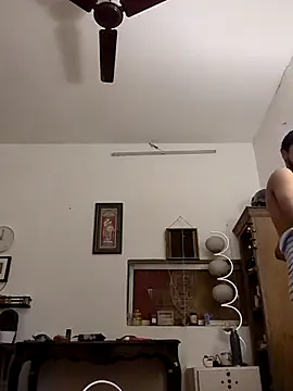 Snapshot of _IRRESISTIBLE_ chatting on November 3, 2025, 5:34 am IRRESISTIBLE online show from November 3, 2025, 5:34 am