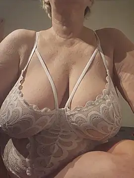 Snapshot of milfchantal4 chatting on May 19, 2026, 1:56 am milfchantal4 online show from May 19, 2026, 1:56 am