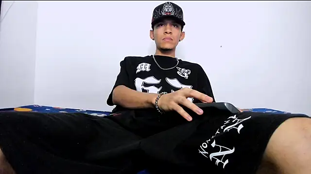 Snapshot of Samuel_Suarez chatting on May 20, 2026, 12:51 am Samuel Suarez online show from May 20, 2026, 12:51 am