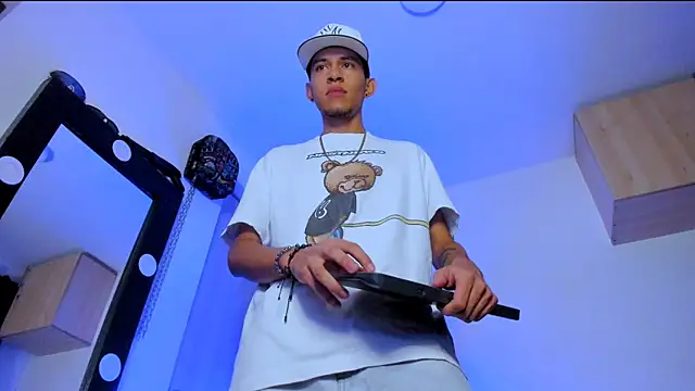 Snapshot of Samuel_Suarez chatting on September 10, 2025, 5:06 am Samuel Suarez online show from September 10, 2025, 5:06 am