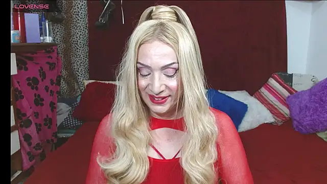 Snapshot of elena_evans chatting on April 25, 2026, 5:21 pm elena evans online show from April 25, 2026, 5:21 pm