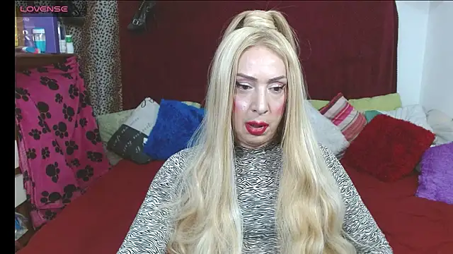 Snapshot of elena_evans chatting on April 18, 2026, 4:53 pm elena evans online show from April 18, 2026, 4:53 pm