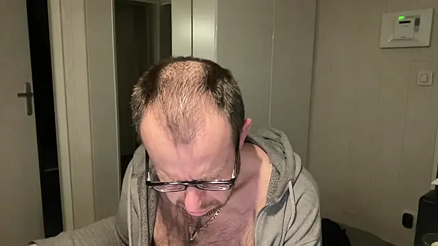 FABIOGLASSES online show from February 8, 2026, 10:40 pm