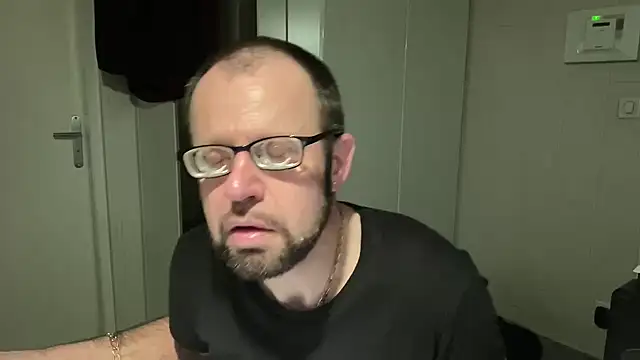 FABIOGLASSES online show from March 5, 2026, 8:49 pm