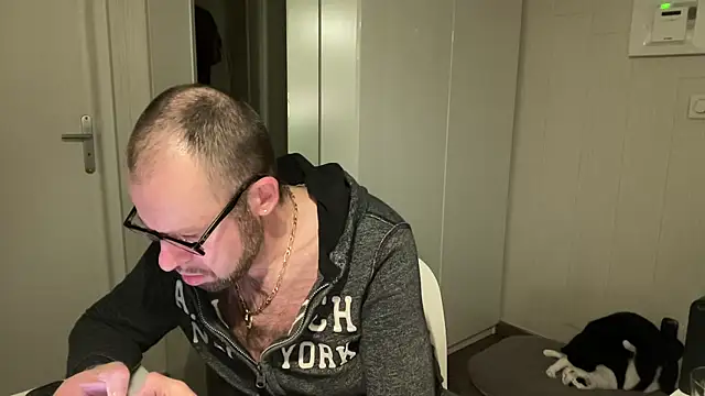 FABIOGLASSES online show from November 23, 2025, 10:20 pm