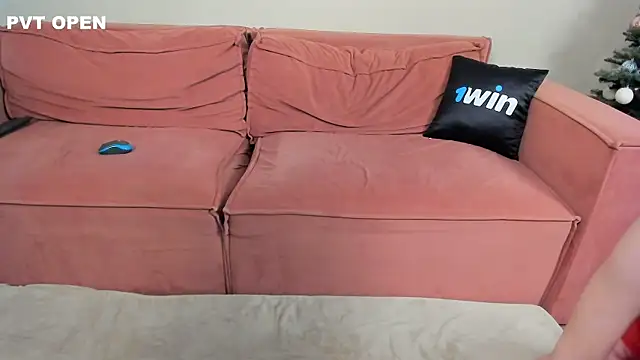 Snapshot of hlopushkahouse chatting on January 15, 2025, 5:05 pm hlopushkahouse online show from January 15, 2025, 5:05 pm