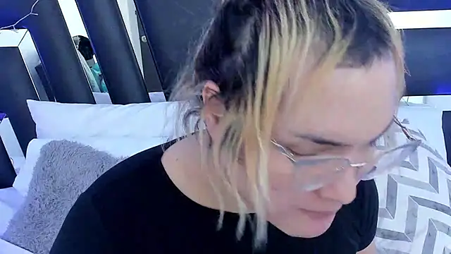 katya kozlov online show from February 25, 2025, 4:46 am