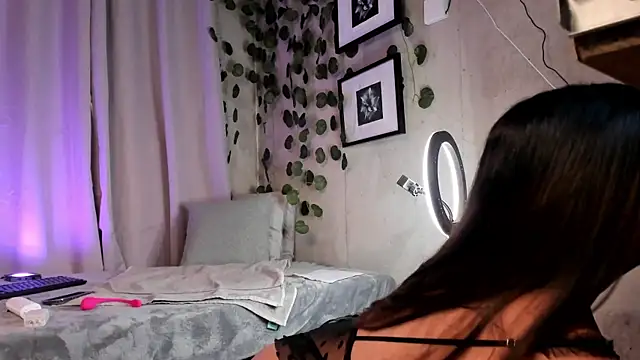 aisha es online show from February 20, 2025, 10:59 pm