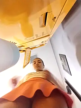 aisha es online show from March 12, 2025, 9:56 pm