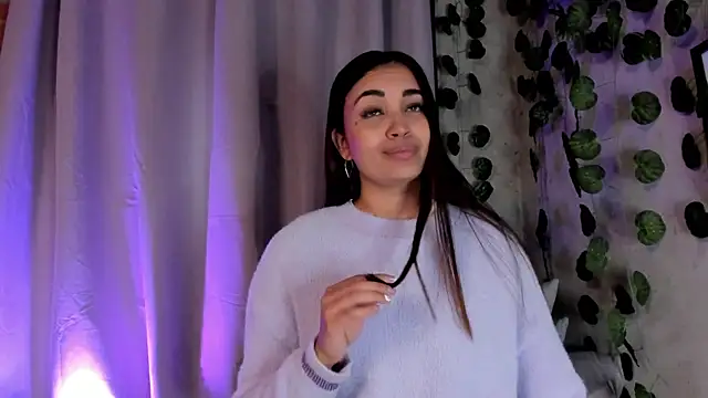 aisha es online show from March 5, 2025, 8:42 pm