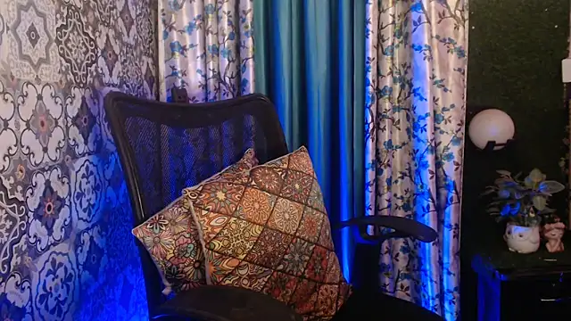 Snapshot of The_Divine_Love chatting on May 7, 2026, 8:45 pm The Divine Love online show from May 7, 2026, 8:45 pm