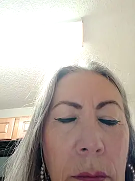 EvaRobinson online show from March 17, 2025, 2:23 pm