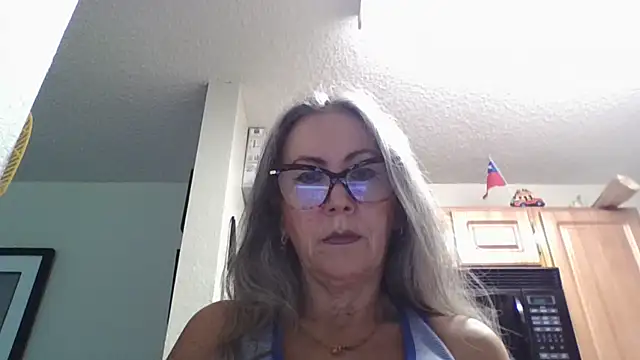 EvaRobinson online show from February 17, 2025, 4:06 pm