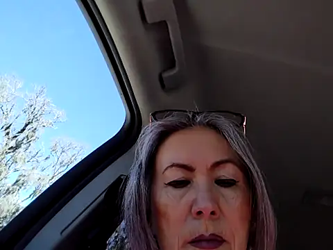 EvaRobinson online show from February 21, 2025, 3:21 pm