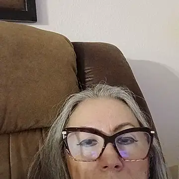 Snapshot of EvaRobinson chatting on October 28, 2025, 11:25 pm EvaRobinson online show from October 28, 2025, 11:25 pm