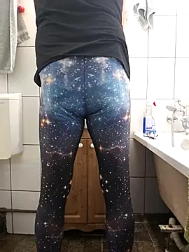 Snapshot of feathersify chatting on October 20, 2025, 8:15 am feathersify online show from October 20, 2025, 8:15 am