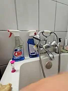 Snapshot of feathersify chatting on September 15, 2025, 8:15 am feathersify online show from September 15, 2025, 8:15 am