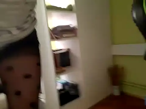 Snapshot of feathersify chatting on November 15, 2025, 12:53 pm feathersify online show from November 15, 2025, 12:53 pm