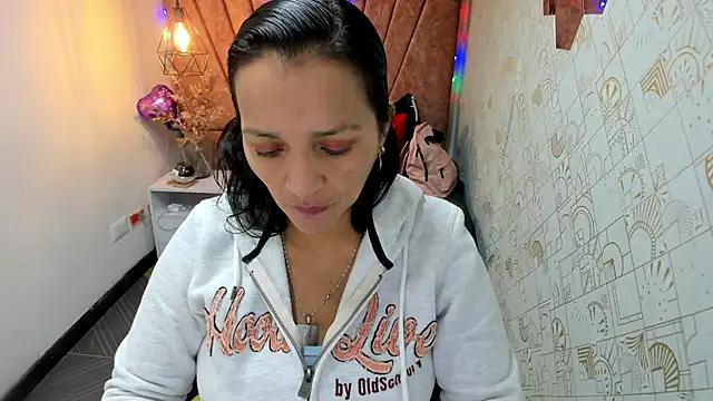 MarilynMiilf  online show from December 18, 2025, 7:07 pm