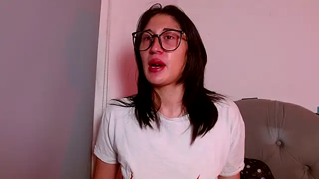 Red-moon1 online show from December 3, 2025, 6:36 am