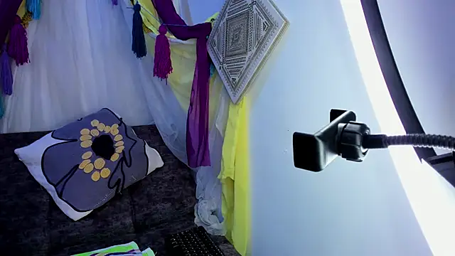 sophiaamethystt online show from April 15, 2026, 11:49 pm