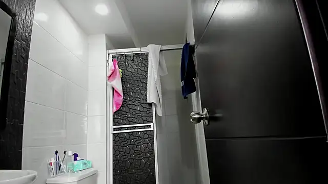 sophiaamethystt online show from January 13, 2026, 8:24 pm