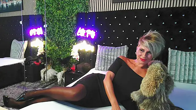 InannaStar online show from October 7, 2025, 9:54 am